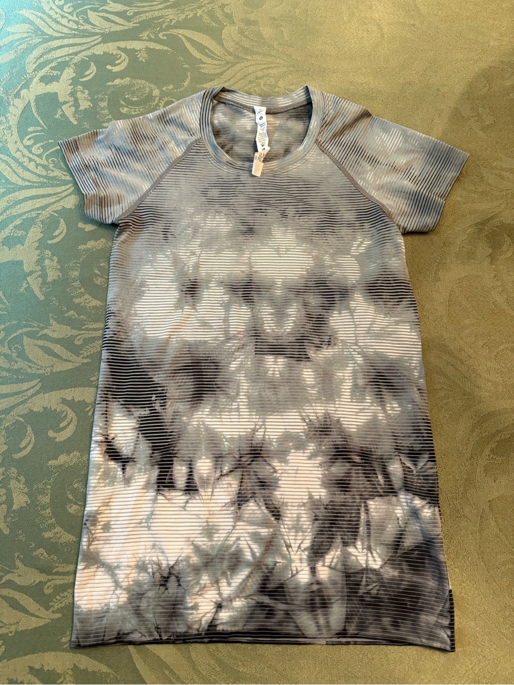 Lululemon Swiftly Tech Tie-Dye Ribbed Short Sleeve Top - Gray & White size 4